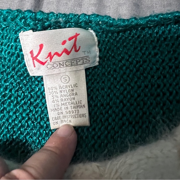 Knit concepts vintage sweater greenish & white bead accents one spot size small - Picture 4 of 9